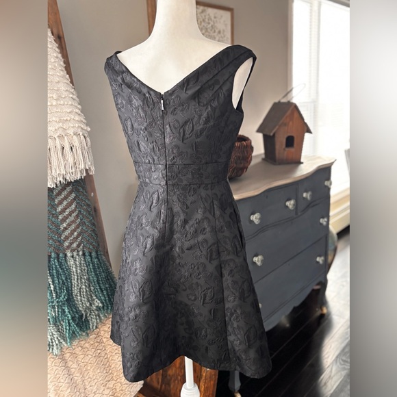 Kate Spade New York "Dashing Beauty" Metallic Jacquard Dress - Picture 12 of 17